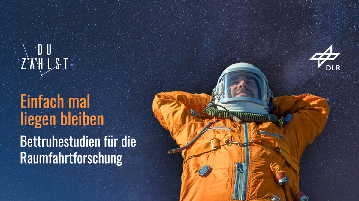 Liegender Astronaut vor Weltraumhintergrund. © DLR. Alle Rechte vorbehalten.